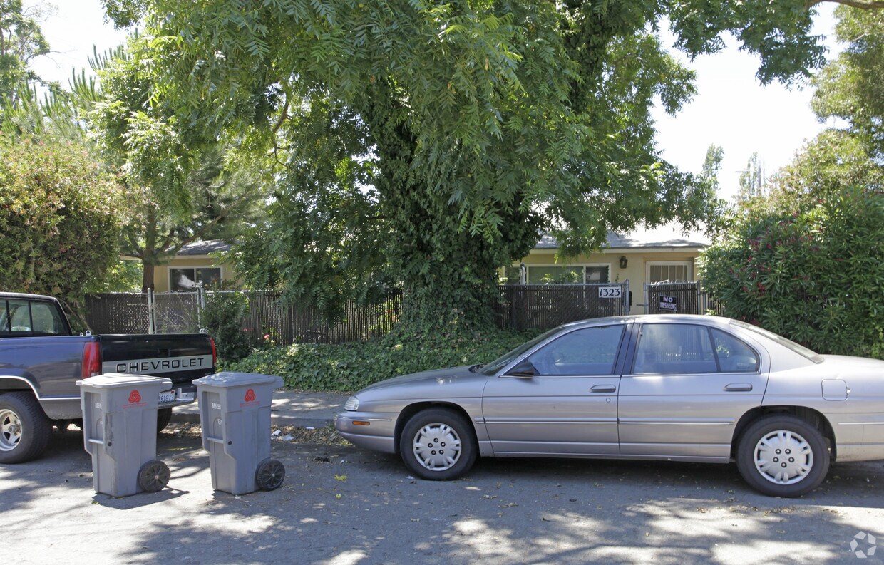 Primary Photo - 1343 Colusa St