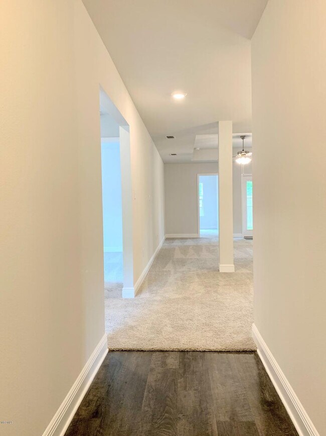 Building Photo - 16509 Lexington Ct