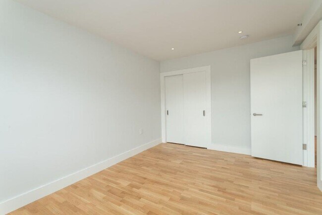 Interior Photo - 1410 Columbia