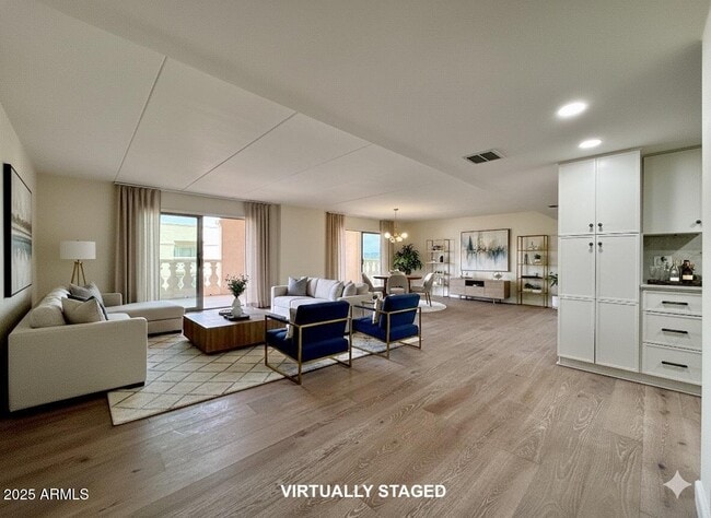 Foto del edificio - 7930 E Camelback Rd