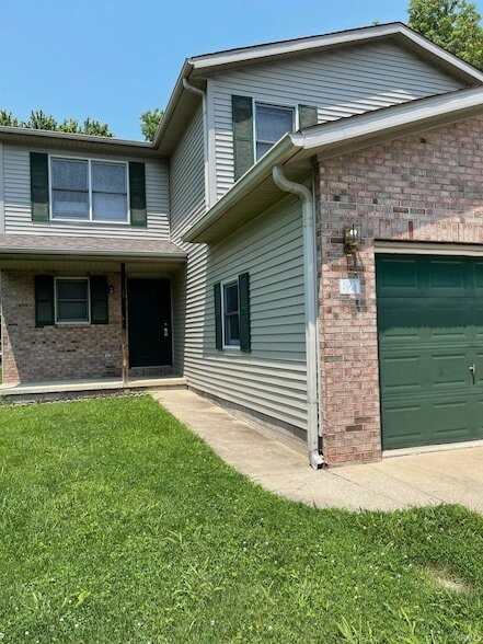 Building Photo - 613 Pines Ln