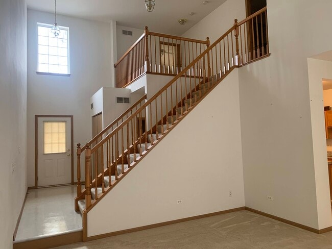 Main Door Entryway - 404 Littleton Trl