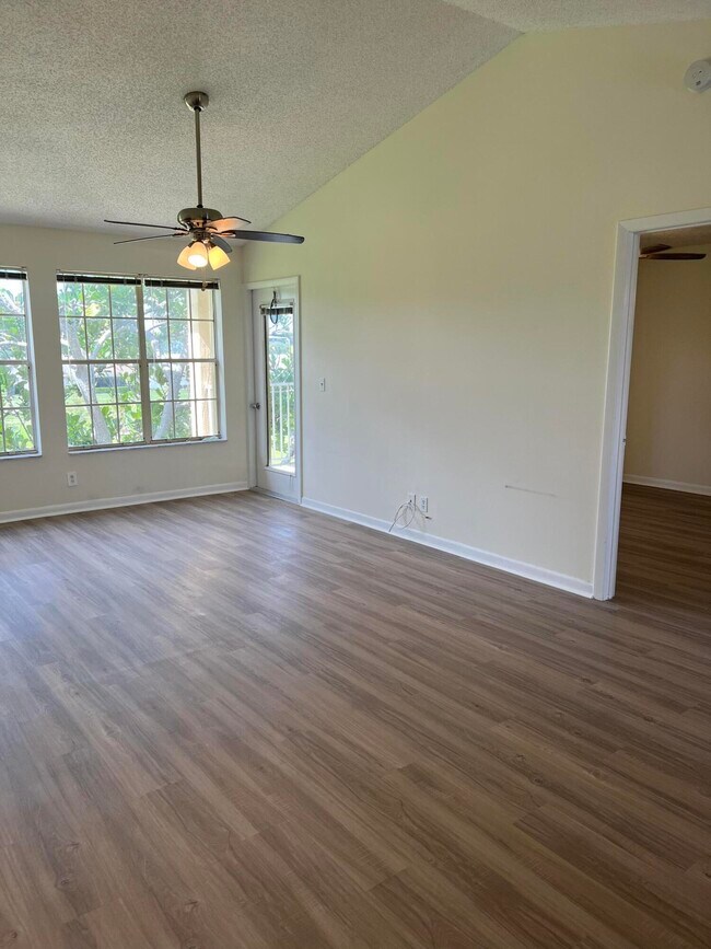 Building Photo - 6300 La Costa Dr