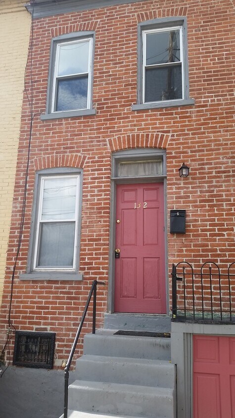 Foto del edificio - 132 N Hall St