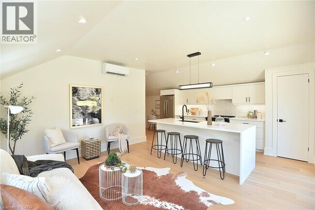 Photo du bâtiment - 284 Wilson St E