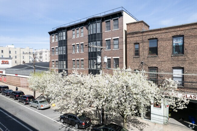 Building Photo - 807 Clinton St