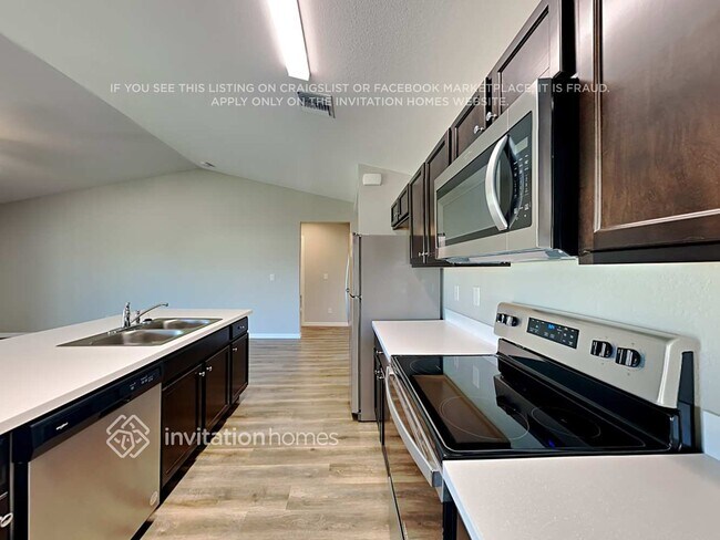 Foto del edificio - 16076 Badalona Dr