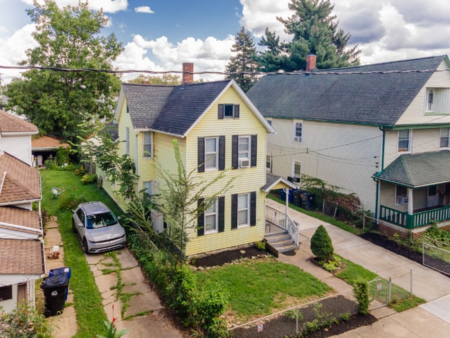 Building Photo - 2051 W 45th St