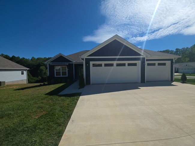 Foto del edificio - 481 Creekview Ln