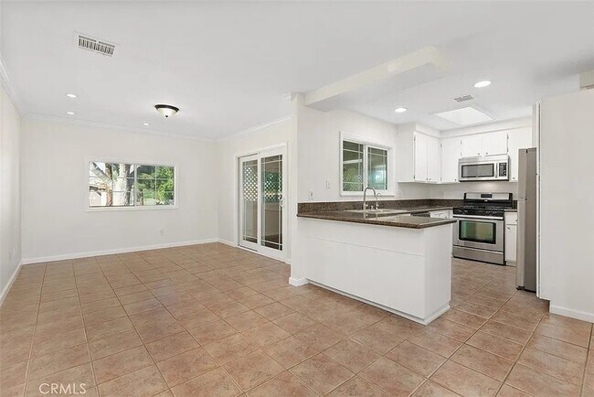 Foto del edificio - 1691 W Ontario Ave