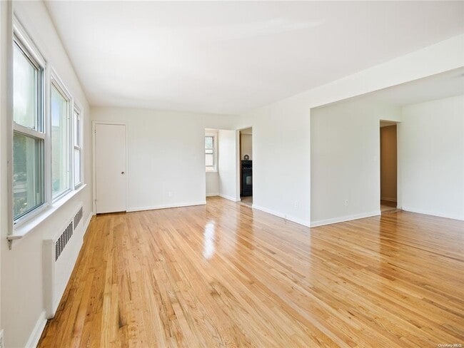 Building Photo - 3926 Clearview Expy