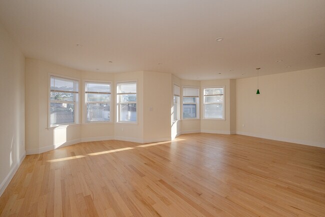 Building Photo - 1525 Ocean Ave