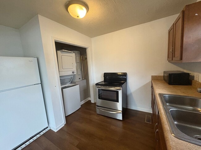 Foto del edificio - 920 Avery Dr