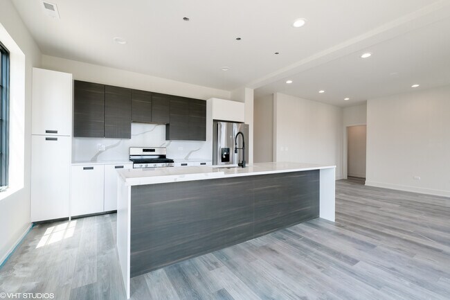 Foto del edificio - 1220 N Bosworth Ave