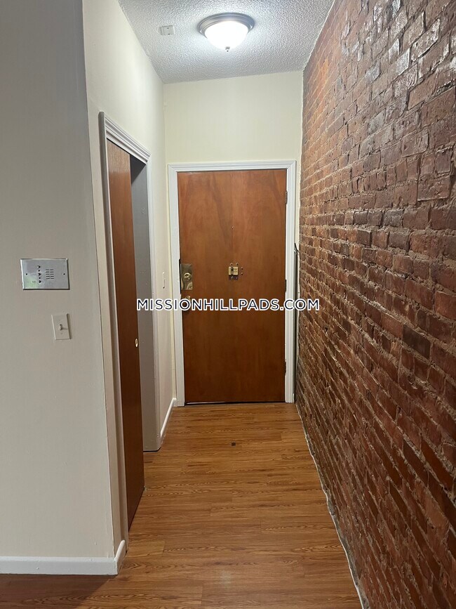 Building Photo - 62 S Huntington Ave