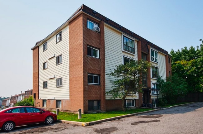 Building Photo - 47 Sumac St