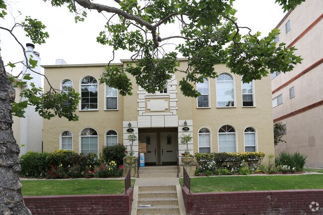 Building Photo - 151 S Maple Dr