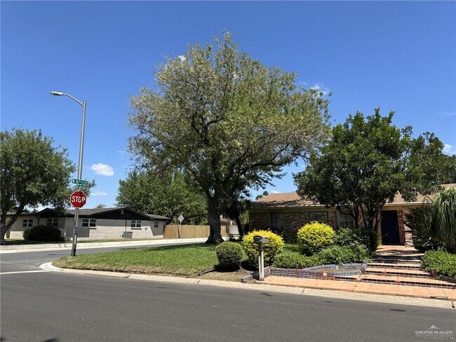 Foto del edificio - 1518 Redbud Ave
