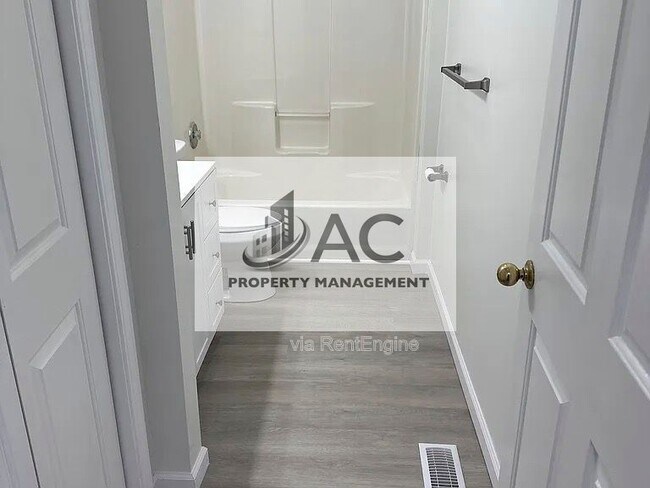 Foto del edificio - 50 Smith Lake Rd