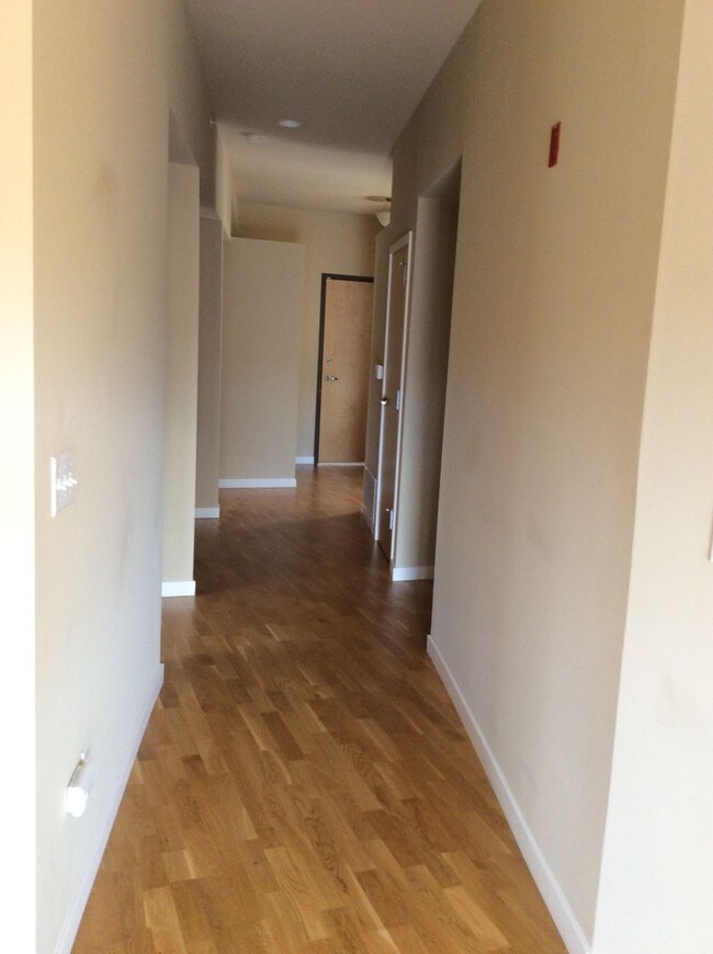 Building Photo - 1057 W Century Dr