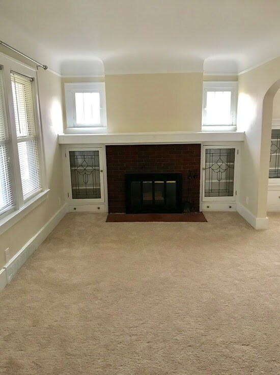 Living Rm - 1529 N Washington Ave