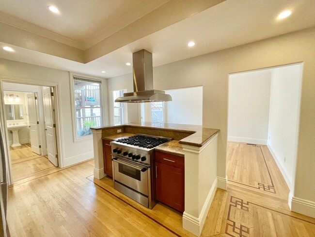 Building Photo - 3BR/2BA Immaculate Inner Richmond Flat. Pa...