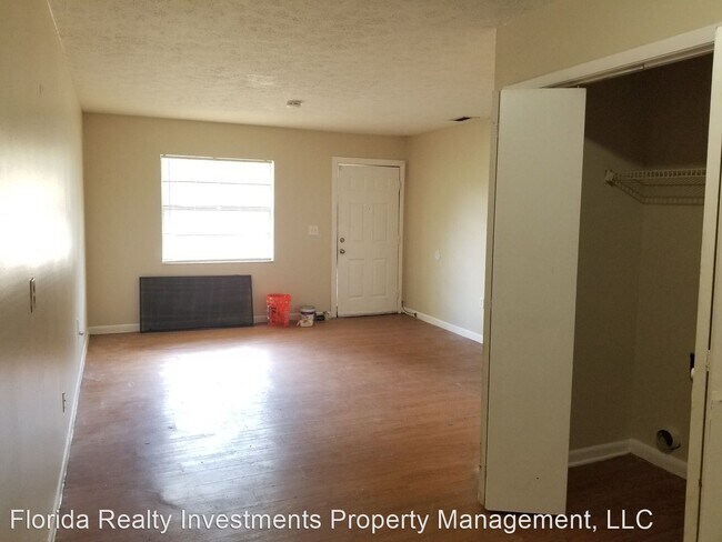 Building Photo - 1104 E Bougainvillea Ave