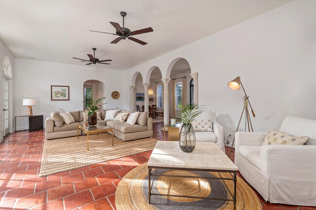 Building Photo - 236 La Puerta Way