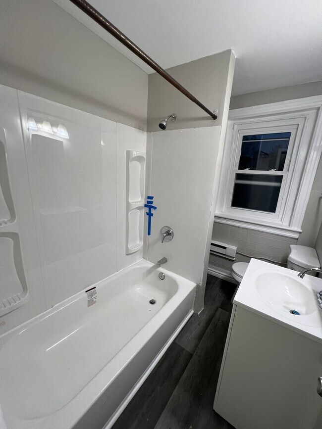 Foto del edificio - 240 E Hamilton St