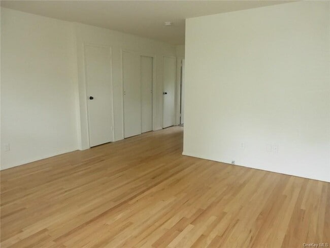 Building Photo - 6 Duryea Pl