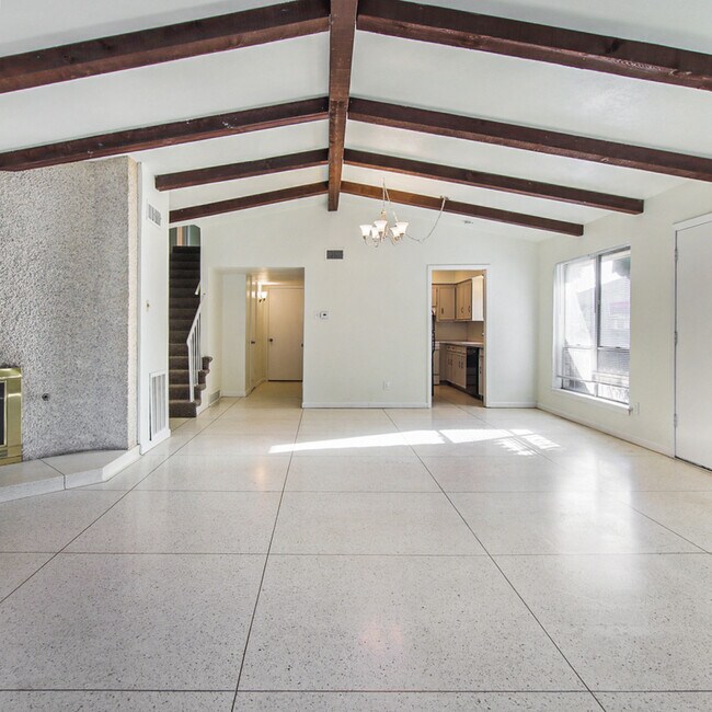 Foto del edificio - 3656 Stables Ln