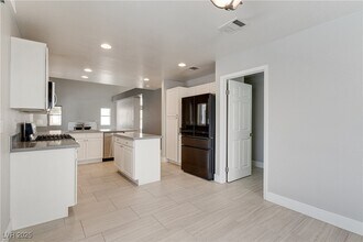 Building Photo - 20 Fantasia Ln Building Photo - 20 Fantasia Ln