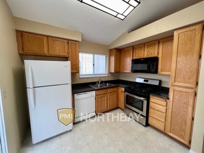 Building Photo - 1205 Silk Oak Dr