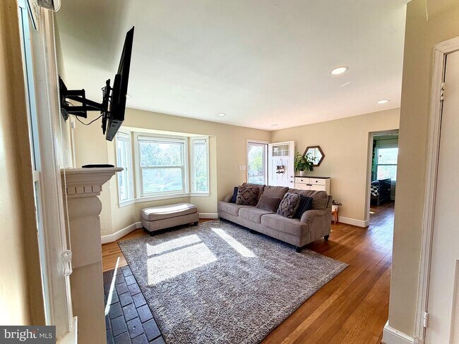 Foto del edificio - 2916 Meadow Ln