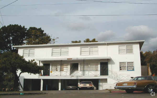 Building Photo - 2825 Garden St