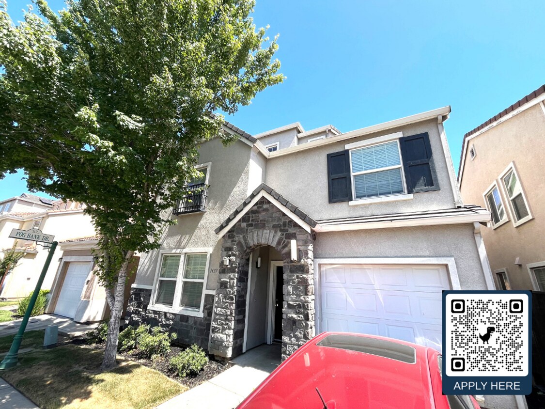 Primary Photo - Spacious 5-Bedroom Home in Gated Stockton ...