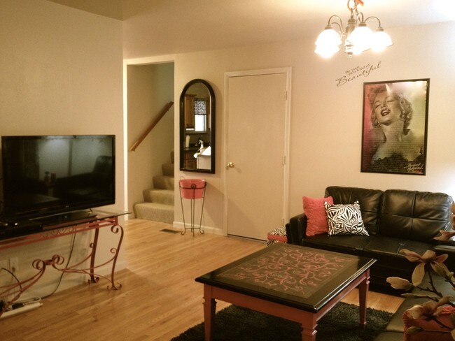 Foto del edificio - 3725 Cragwood Dr