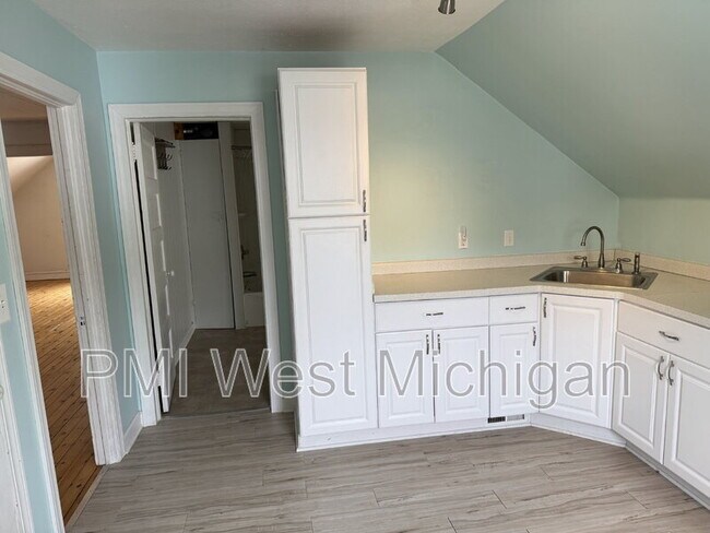 Foto del edificio - 946 Pine Ave NW