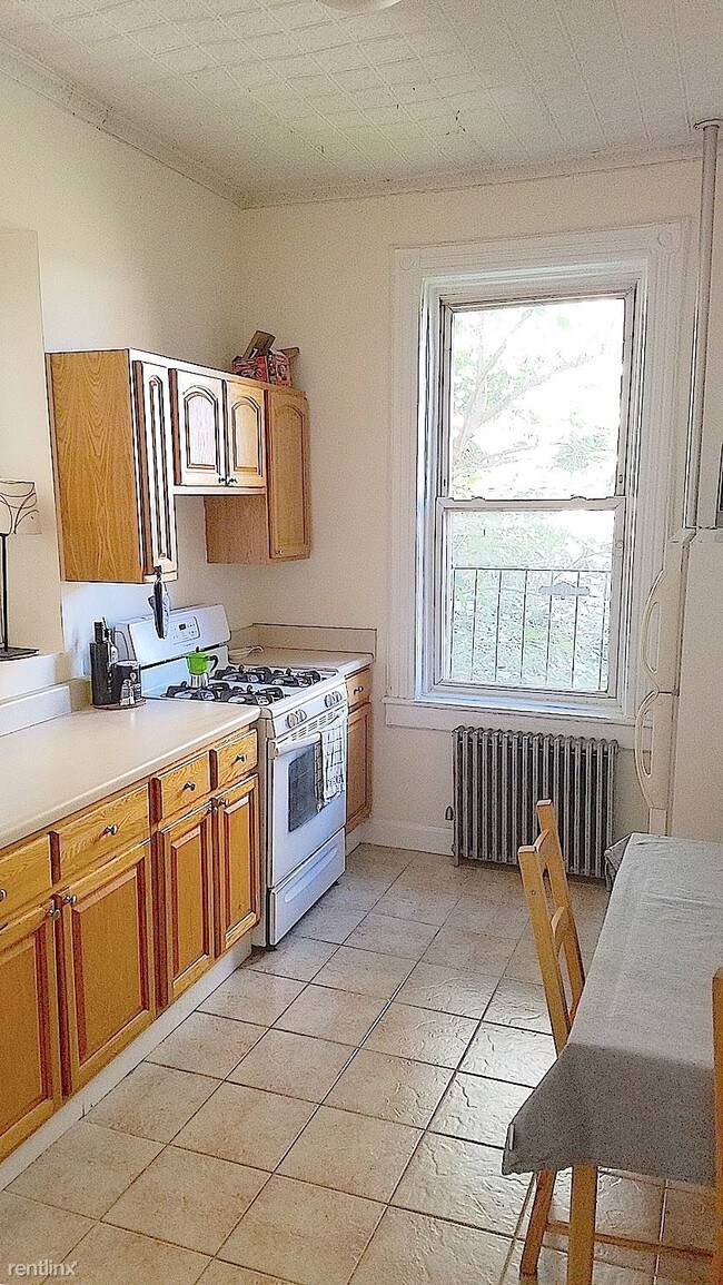 Building Photo - 2 br, 1 bath  - 3050 23rd St 3L