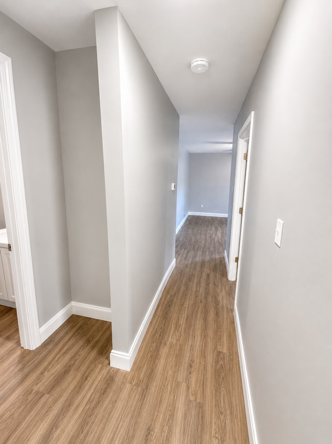Building Photo - Beautifully Updated 3 Bedroom Home Near Downtown Columbus