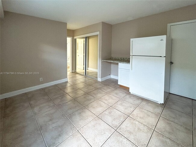 Foto del edificio - 715 NE 6th St