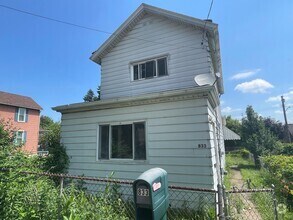 Building Photo - 833 Hinnerman St