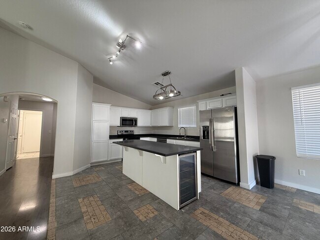 Foto del edificio - 6723 W Beverly Rd