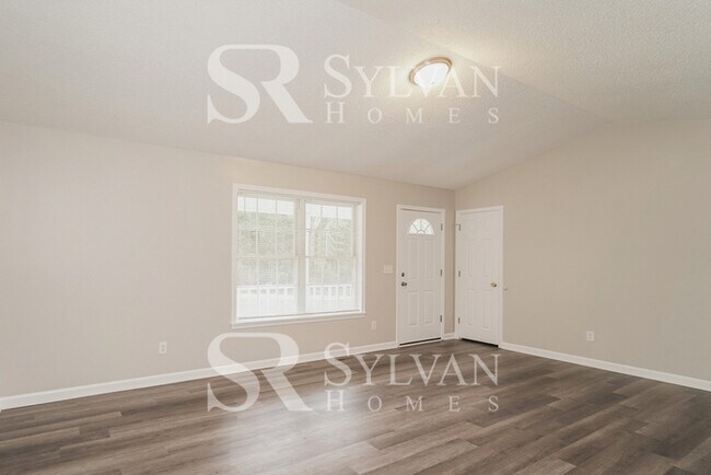 Building Photo - This charming home is move-in ready