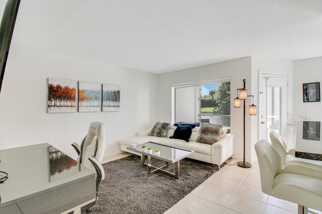 Building Photo - 815 Boynton Beach Blvd