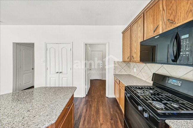 Building Photo - 2013 Briar Grove Dr