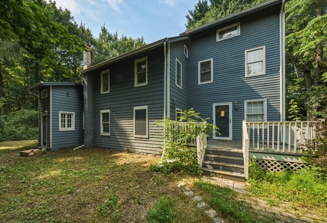 Building Photo - 8 McCroy Dr