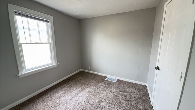 Building Photo - Beautiful Muncie Property!