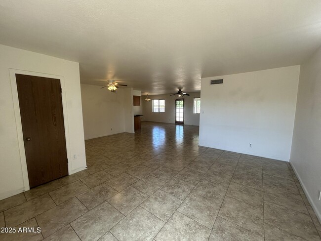 Building Photo - 1302 W 13th St