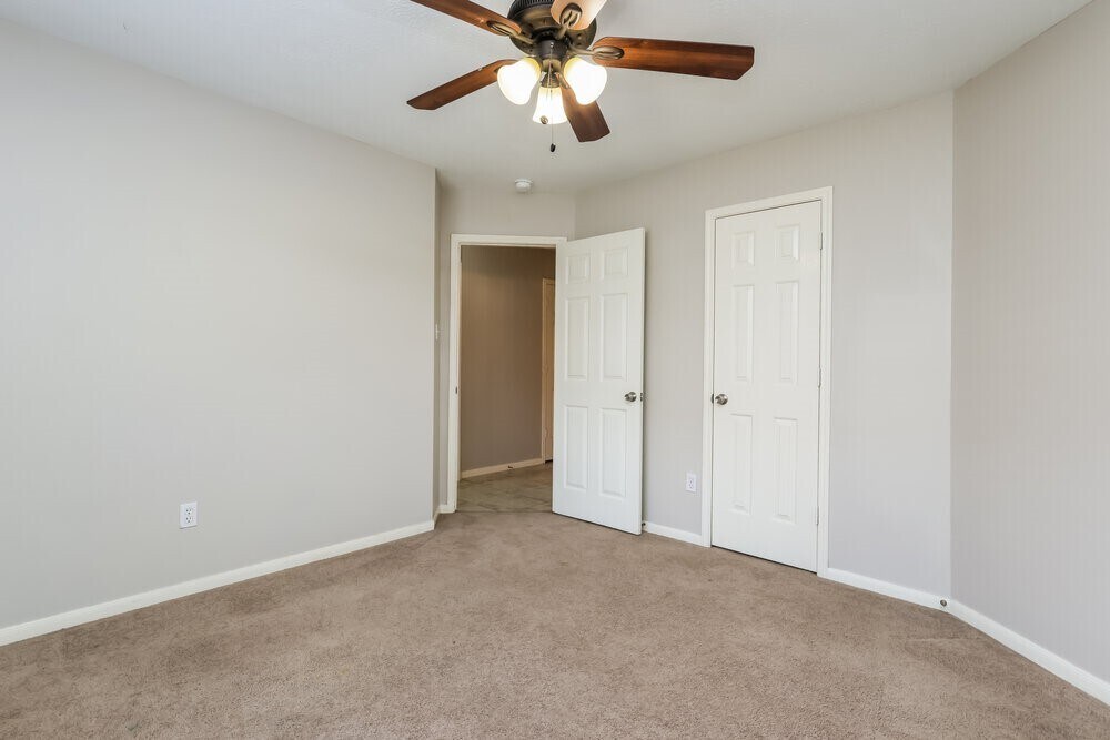 Foto del edificio - 2447 Halstead Dr